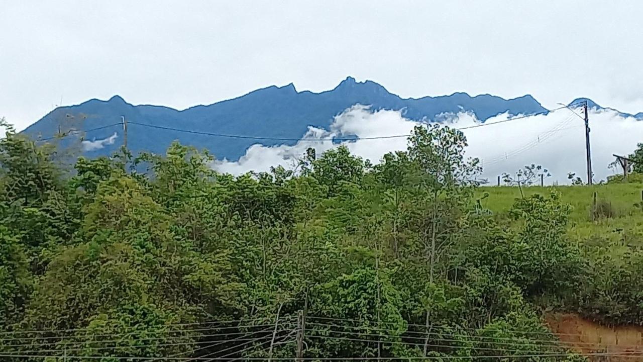 Espaco Familiar Com Piscina Em Penedo ペネド エクステリア 写真
